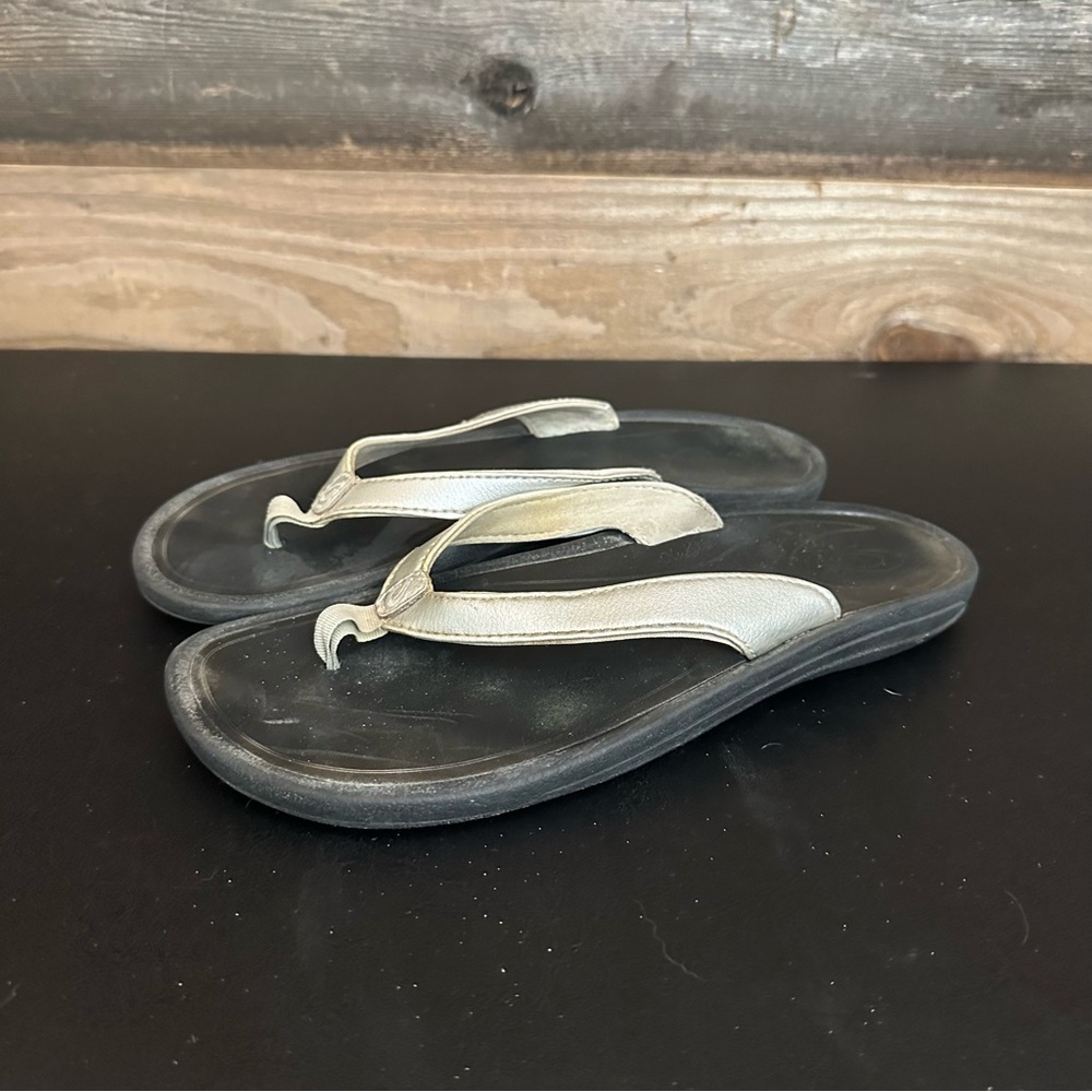 Olukai Kulapa Kai Silver Metallic Slip On Flip Flop Sandal Women’s Size 8